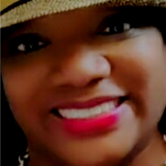 Meet your Posher, Amy - Picture 4 of 5